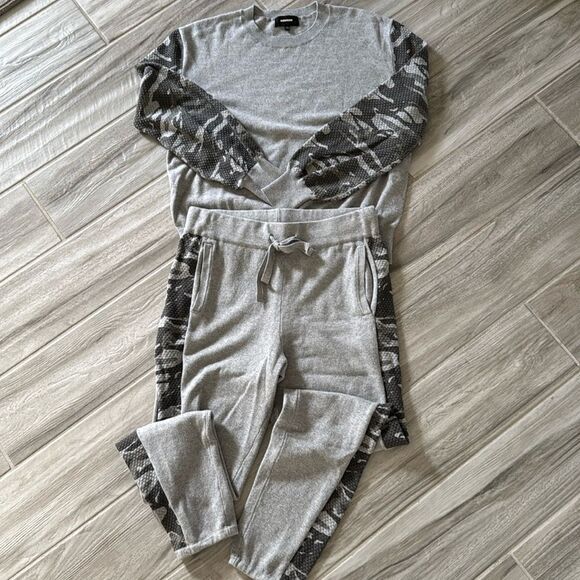 Monrow
Camo Contrast-Sleeve Sweatshirt Sweatpants Cotton Cashmere Set XS - Picture 1 of 5